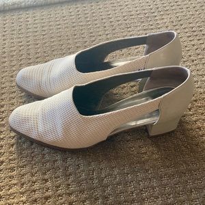 Prevata white vintage block heel size 8